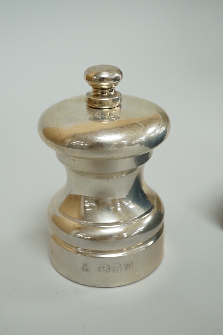 A pair of modern silver pepper mills, by M C Hersey & Son Ltd, London, 1993 & 1995, 7cm, each individually boxed.